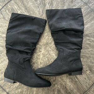 New In Box Wide Calf High Scrunch Boots Women’s 8